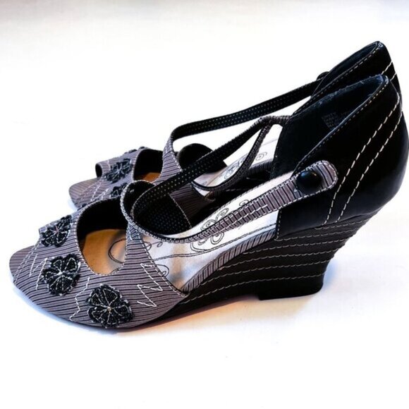 Kenzie Stacked Heel Peep Toe Unity Wedge Sandal Size 10 - Picture 3 of 11